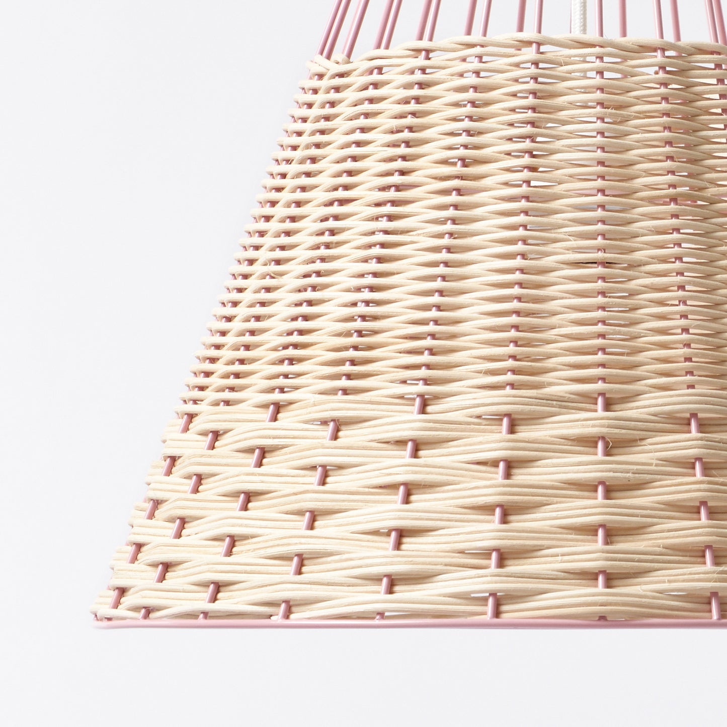 Suspension Paon rose